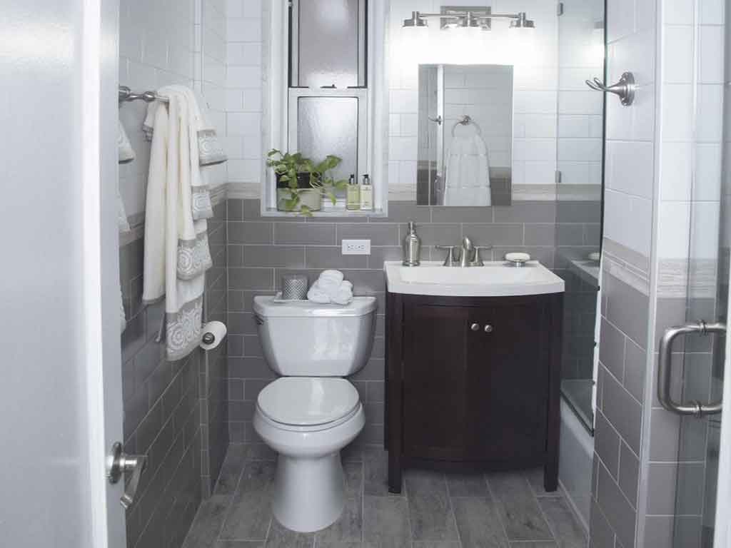 4 Ways to Maximize Space in Small Bathrooms